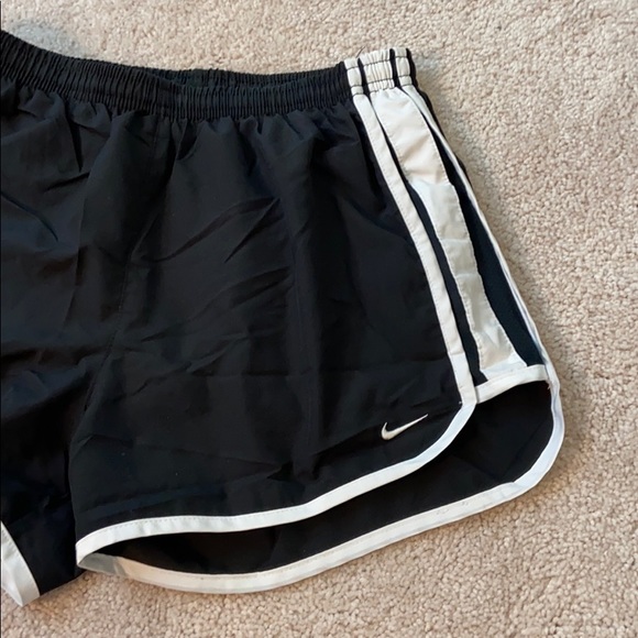 Black Nike shorts - Picture 2 of 9